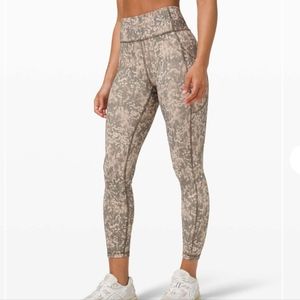 NWT Lululemon Invigorate HR Tight 25" Size 2 Gritstone White Opal Multi